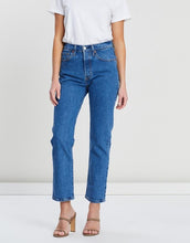 Load image into Gallery viewer, 501 Crop Jeans